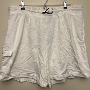 Nike women's fleece shorts, XXL, white NWT standard‎ fit